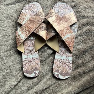 Gorgeous Seychelles Sandals Rose Gold SnakeSkin
